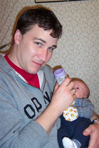 Con feeding robbie
