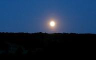 Pictures/moonRising.JPG