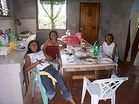 tn_4_mama4.JPG (200x150; 11066 bytes)