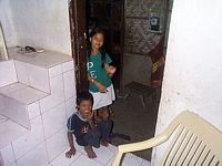 tn_6_neighbors3.JPG (200x150; 8571 bytes)
