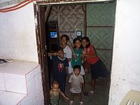 tn_6_neighbors5.JPG (200x150; 8580 bytes)