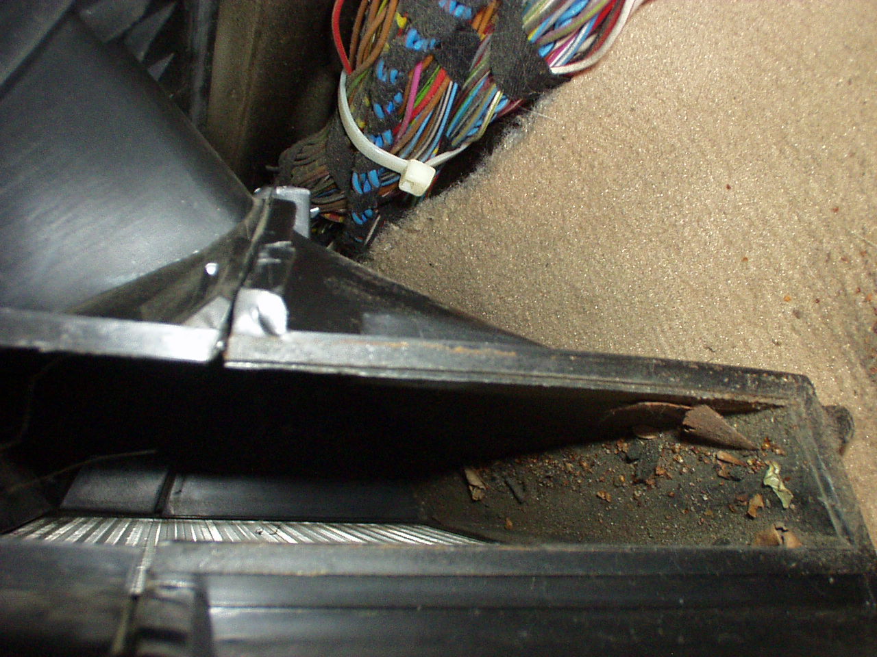 Bmw e36 cabin filter location #4