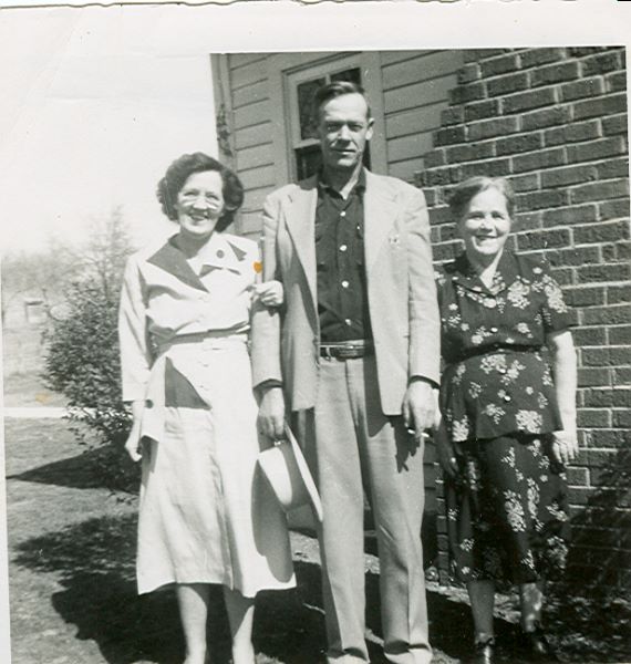 ../Images/eva&horace&ollie.jpg