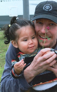 Daddy tells me all about flowers